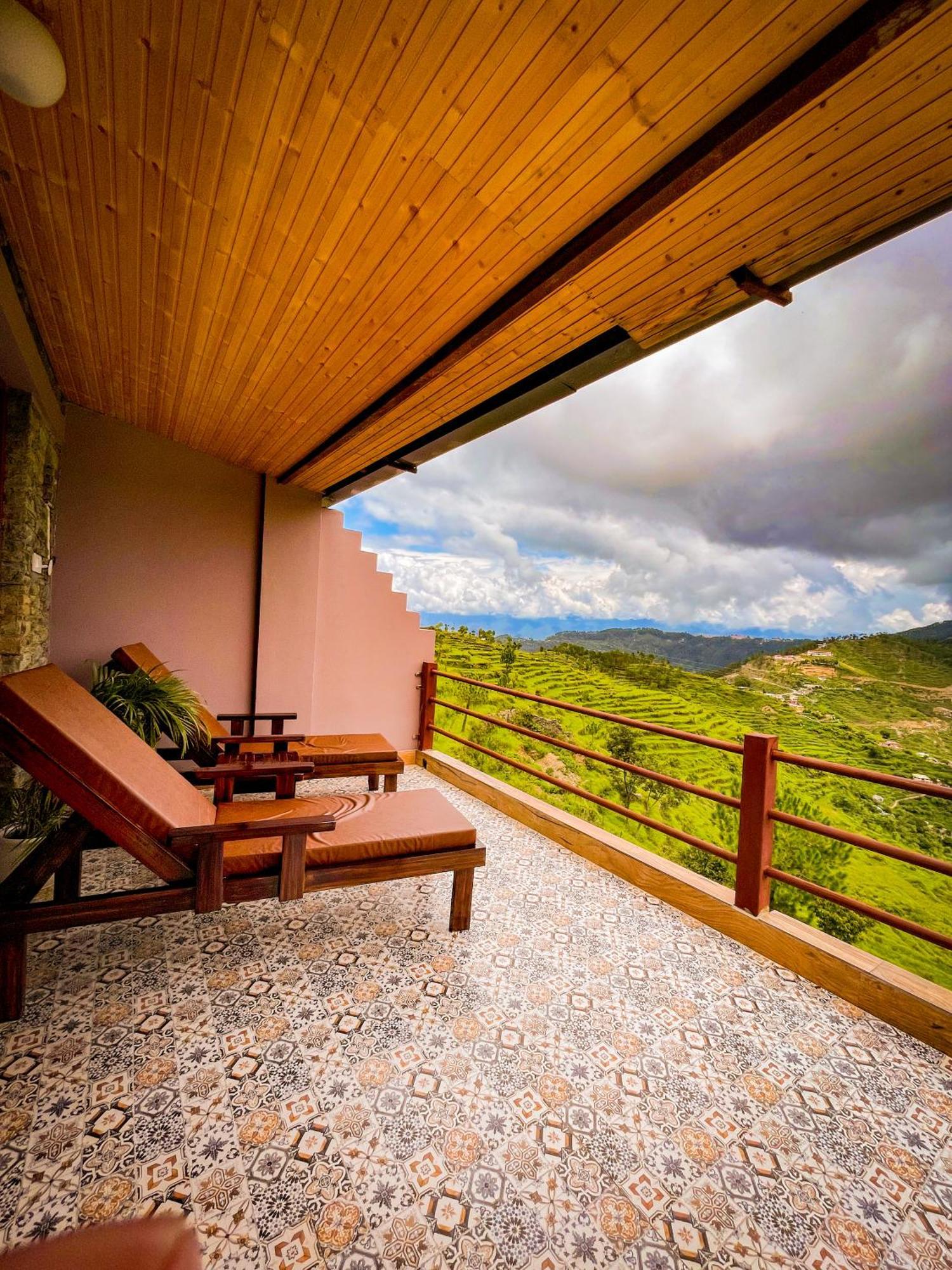 Bsr Farms Resort Pauri エクステリア 写真