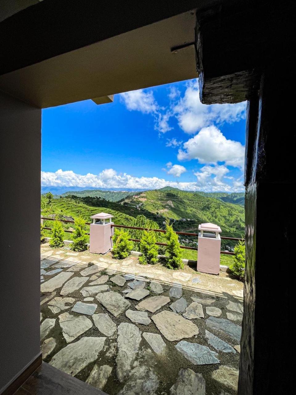 Bsr Farms Resort Pauri エクステリア 写真