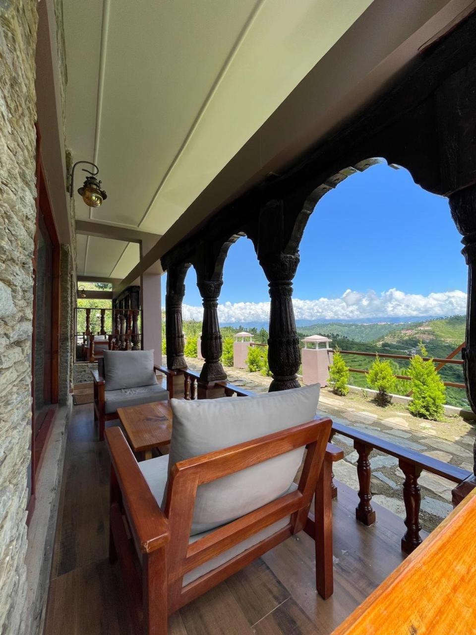 Bsr Farms Resort Pauri エクステリア 写真